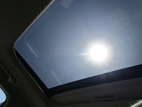 Used 2025 Hyundai Venue SEL FWD image 13