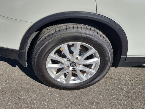 Used 2018 Nissan Rogue SV w/ Premium Package image 41