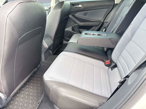 Used 2025 Volkswagen Jetta SE FWD image 13