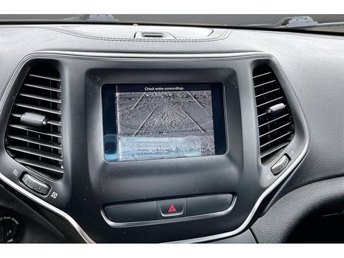 Used 2019 Jeep Cherokee Latitude w/ Popular Appearance Group AWD/4WD image 25