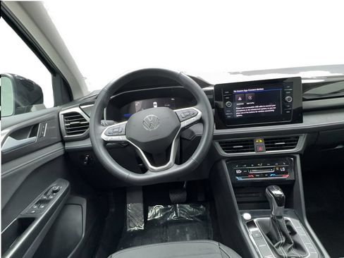Used 2025 Volkswagen Taos SE FWD image 34
