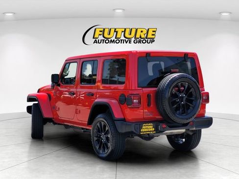 Used 2025 Jeep Wrangler Unlimited Sahara w/ Safety Group AWD/4WD image 6