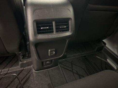 Used 2024 Chevrolet Equinox LT image 45