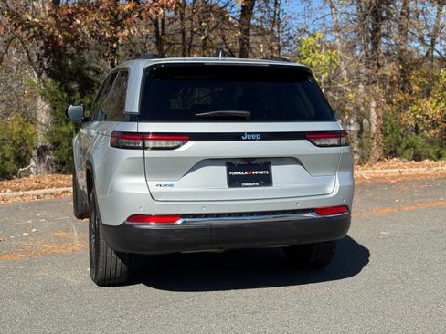 Used 2022 Jeep Grand Cherokee Limited 4xe image 9