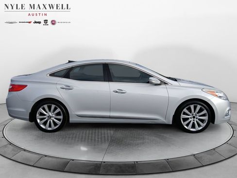 Used 2014 Hyundai Azera Limited w/ Option Group 02 FWD image 17