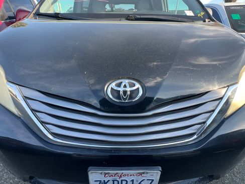 Used 2015 Toyota Sienna XLE image 12