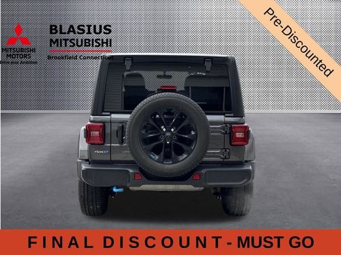 Used 2023 Jeep Wrangler Unlimited Sahara w/ Cold Weather Group AWD/4WD image 7