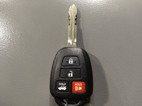 Used 2017 Toyota Camry FWD image 32