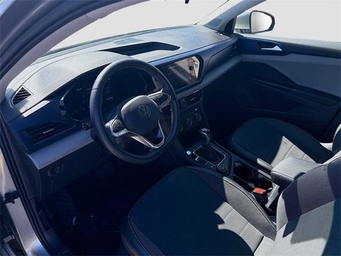 Used 2022 Volkswagen Taos SE image 9