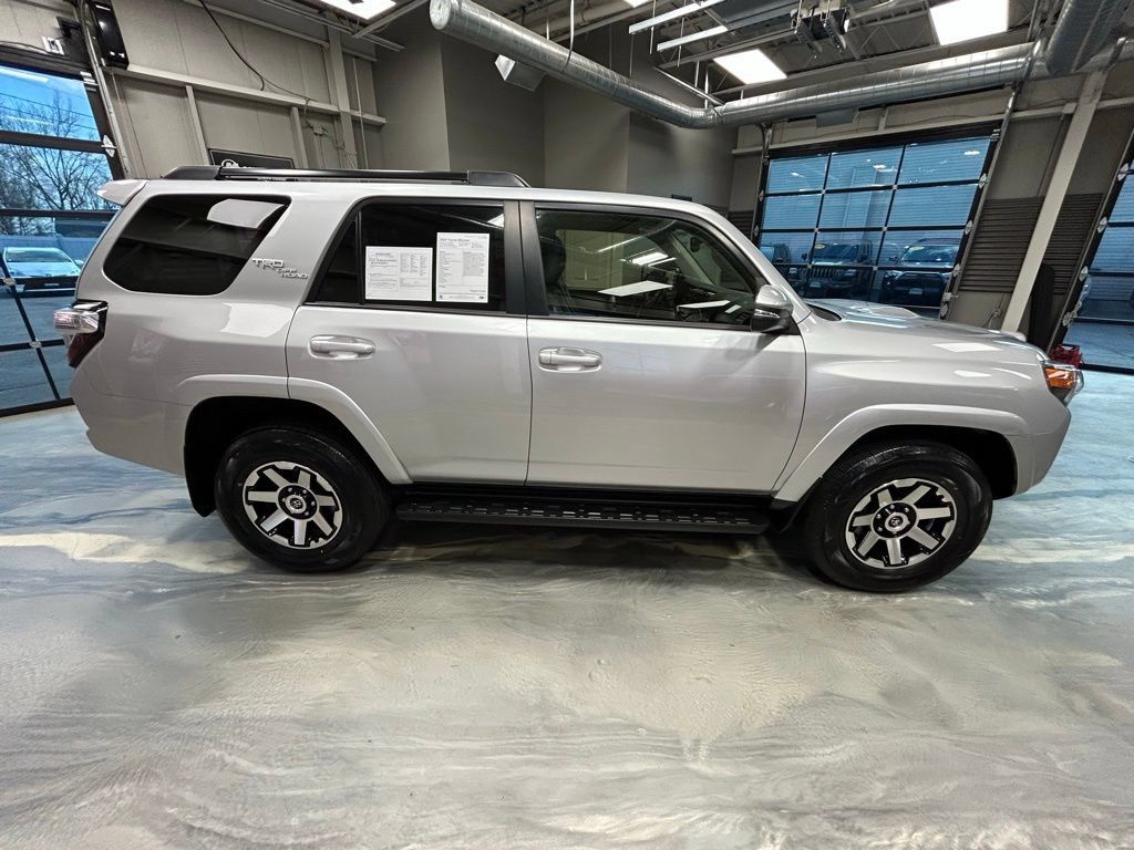 Used 2024 Toyota 4Runner TRD Off-Road Premium AWD/4WD image 29