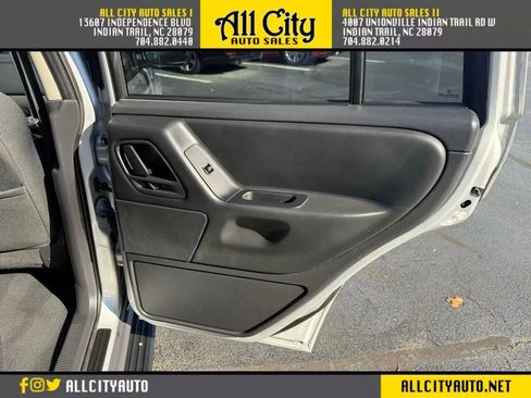 Used 2004 Jeep Grand Cherokee Laredo w/ Convenience Group RWD image 16