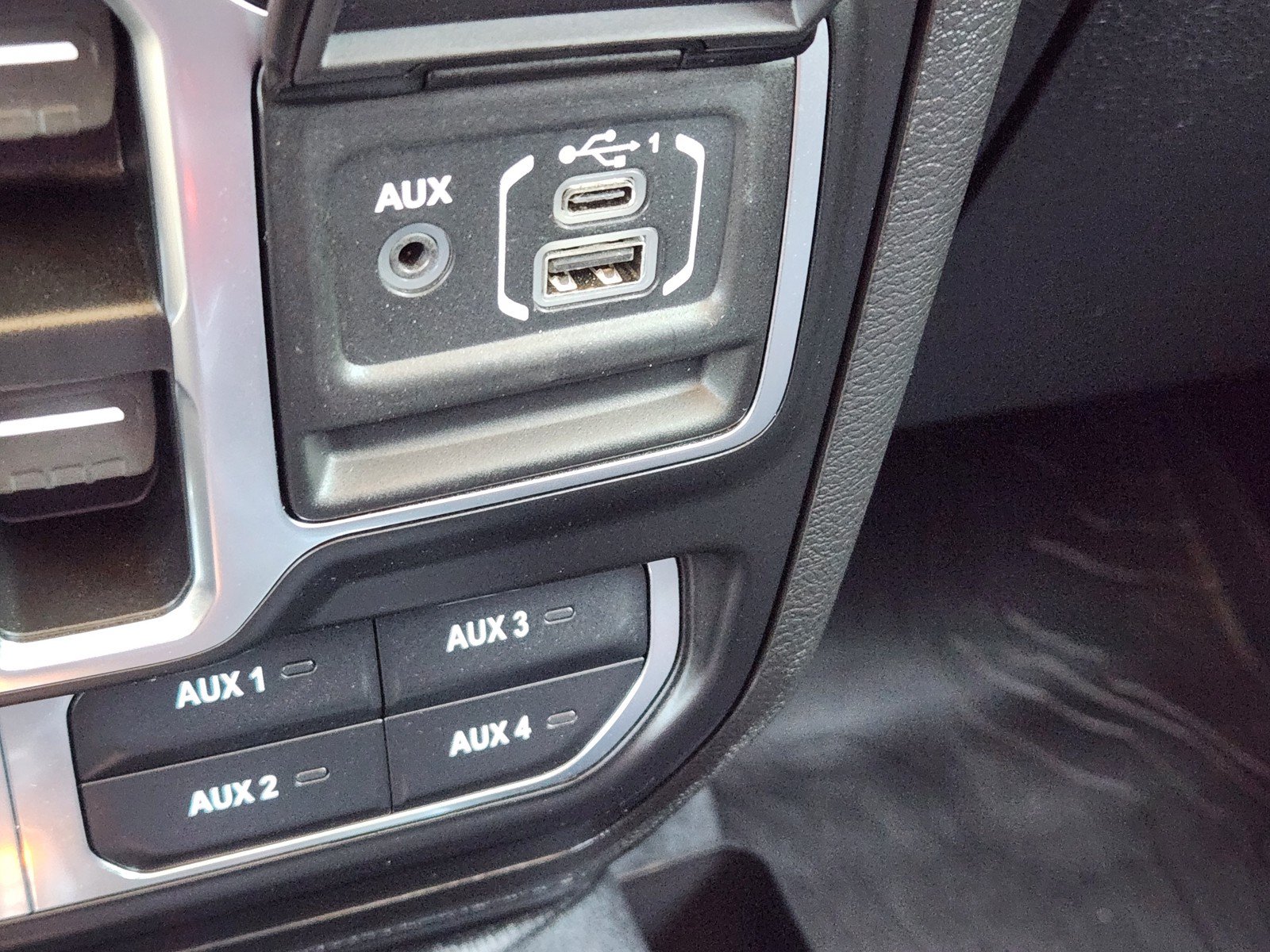 Used 2022 Jeep Wrangler Unlimited Rubicon w/ LED Lighting Group AWD/4WD image 16