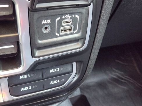 Used 2022 Jeep Wrangler Unlimited Rubicon w/ LED Lighting Group AWD/4WD image 16