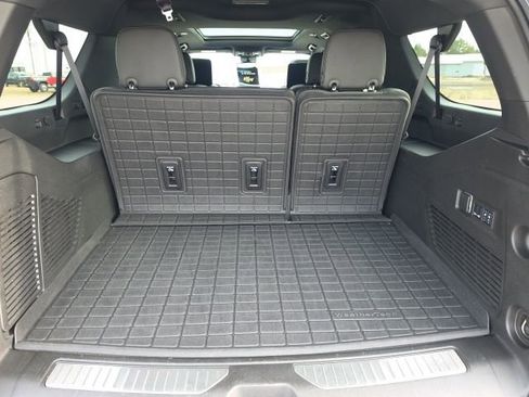 Used 2024 Chevrolet Suburban High Country image 9