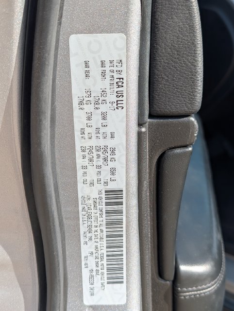 Used 2018 Jeep Grand Cherokee Laredo RWD image 28
