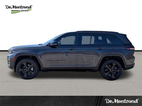 Used 2023 Jeep Grand Cherokee Limited w/ Black Appearance Package image 8