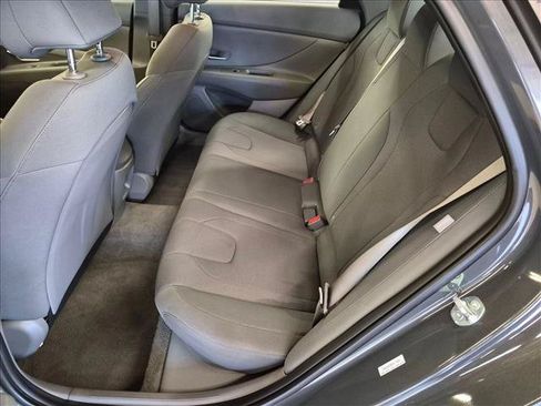 Used 2025 Hyundai Elantra SE FWD image 20