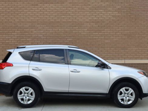 Used 2015 Toyota RAV4 LE FWD image 2