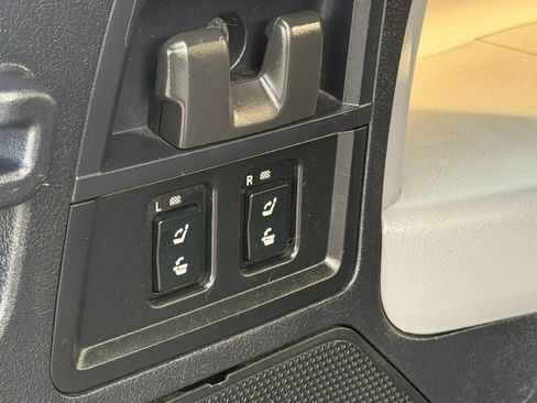 Used 2013 Toyota Sequoia Platinum image 42