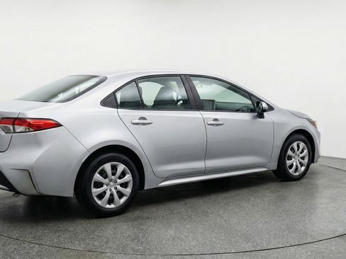 Used 2025 Toyota Corolla LE image 9