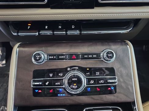 Used 2023 Lincoln Aviator Reserve w/ Equipment Group 201A AWD/4WD image 24