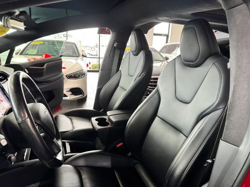 Used 2020 Tesla Model X image 10