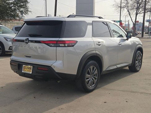 Certified 2025 Nissan Pathfinder SV image 7