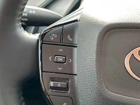 Used 2025 Toyota Prius XLE image 36