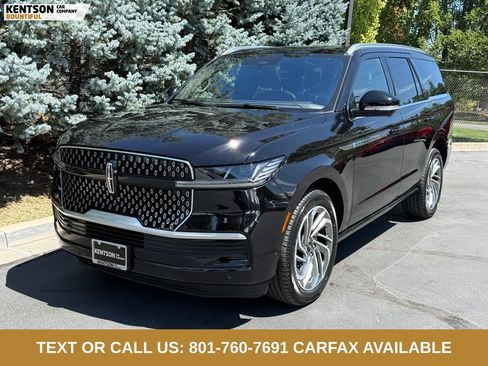 Used 2025 Lincoln Navigator Reserve AWD/4WD image 3
