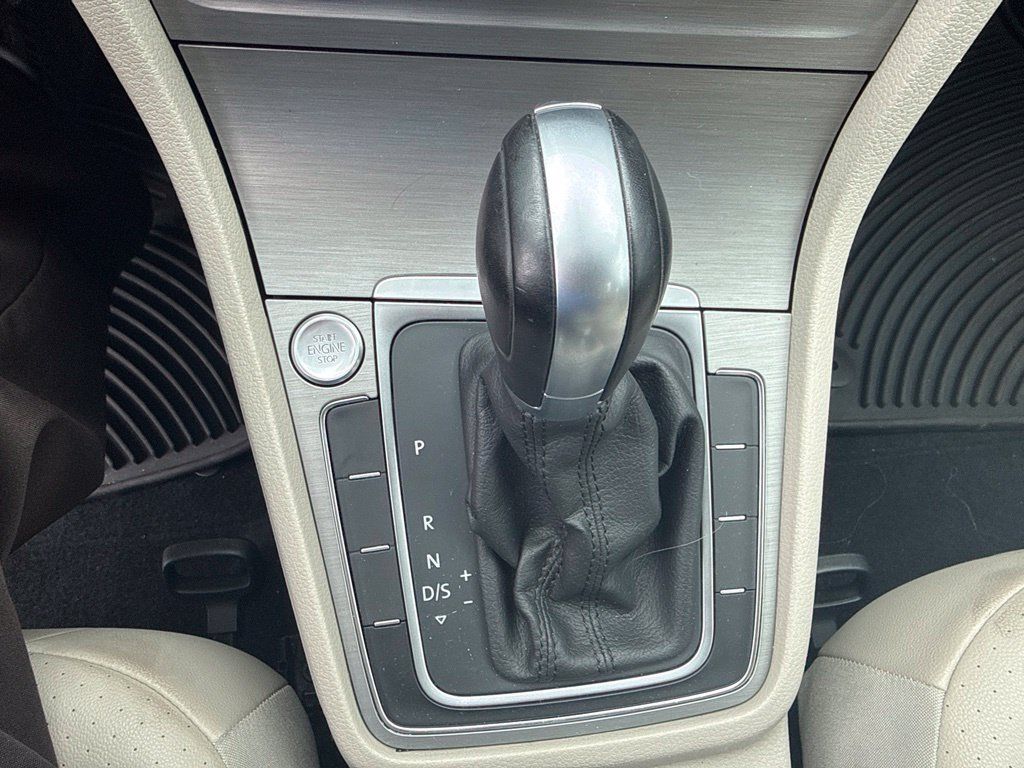 Used 2017 Volkswagen Golf Wolfsburg Edition FWD image 17