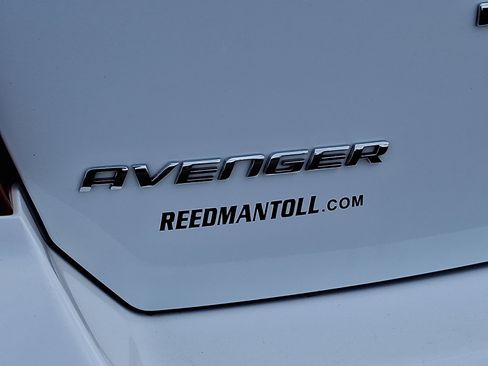 Used 2013 Dodge Avenger SE image 30