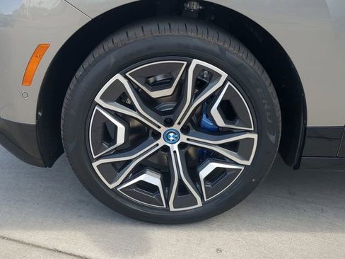 Used 2025 BMW iX xDrive50 w/ Premium Package image 10