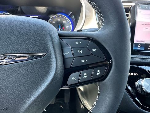 New 2026 Chrysler Pacifica Select image 23