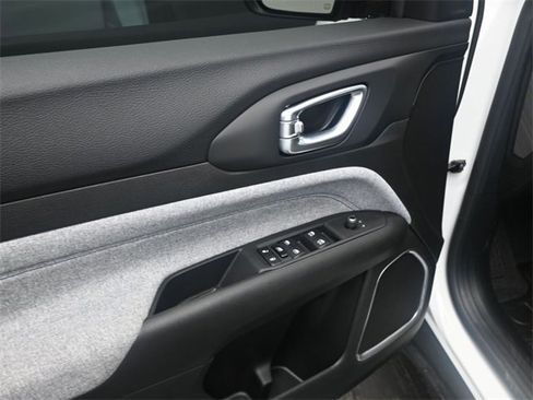 Used 2025 Jeep Compass Sport w/ Mopar Graphics Package image 22