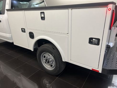 New 2026 Ford F250 XL w/ XL Chrome Package image 29