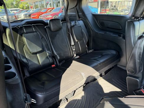 Used 2018 Chrysler Pacifica Touring-L Plus FWD image 11