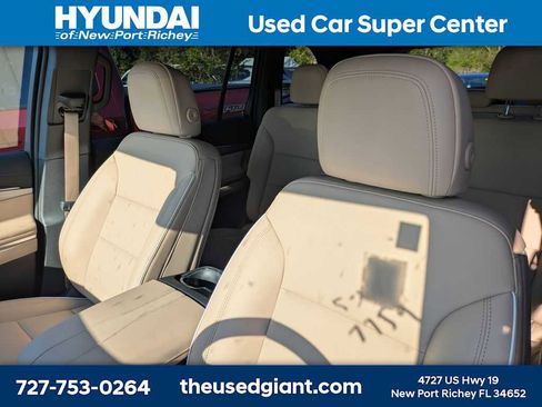 Used 2025 Buick Enclave Preferred w/ Power Package FWD image 3