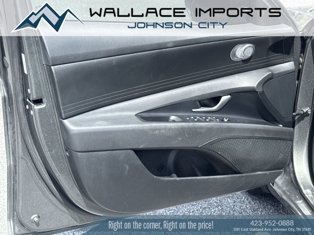 Used 2024 Hyundai Elantra SE FWD image 11