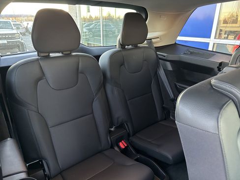 Used 2025 Volvo XC90 B6 Plus image 14