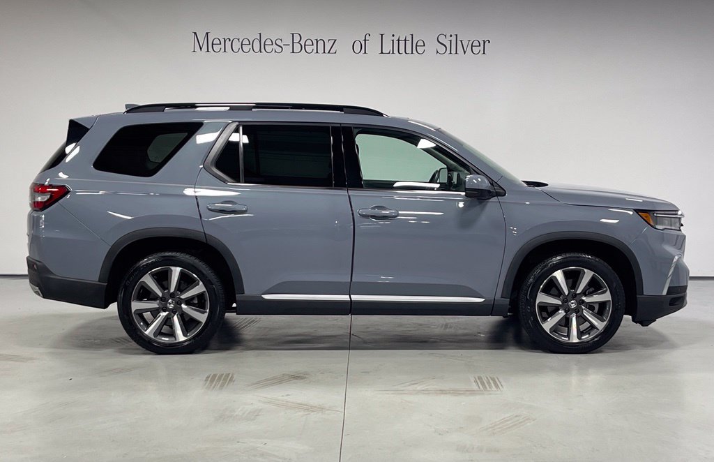 Used 2025 Honda Pilot Touring image 7