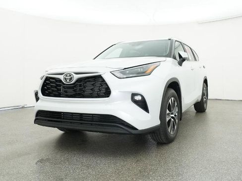 New 2026 Toyota Highlander XLE image 5