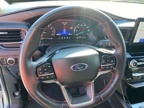 Used 2022 Ford Explorer ST-Line w/ Class IV Trailer Tow Package image 11