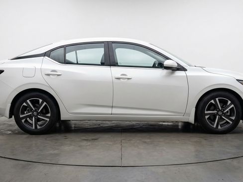 Used 2025 Nissan Sentra SV FWD image 11