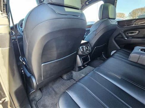 Used 2020 Bentley Bentayga Design Series image 17