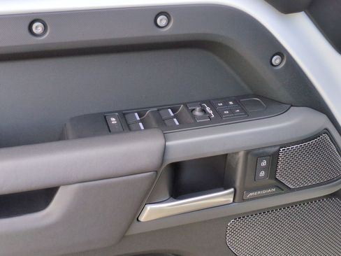 Used 2024 Land Rover Defender 110 X-Dynamic SE image 13