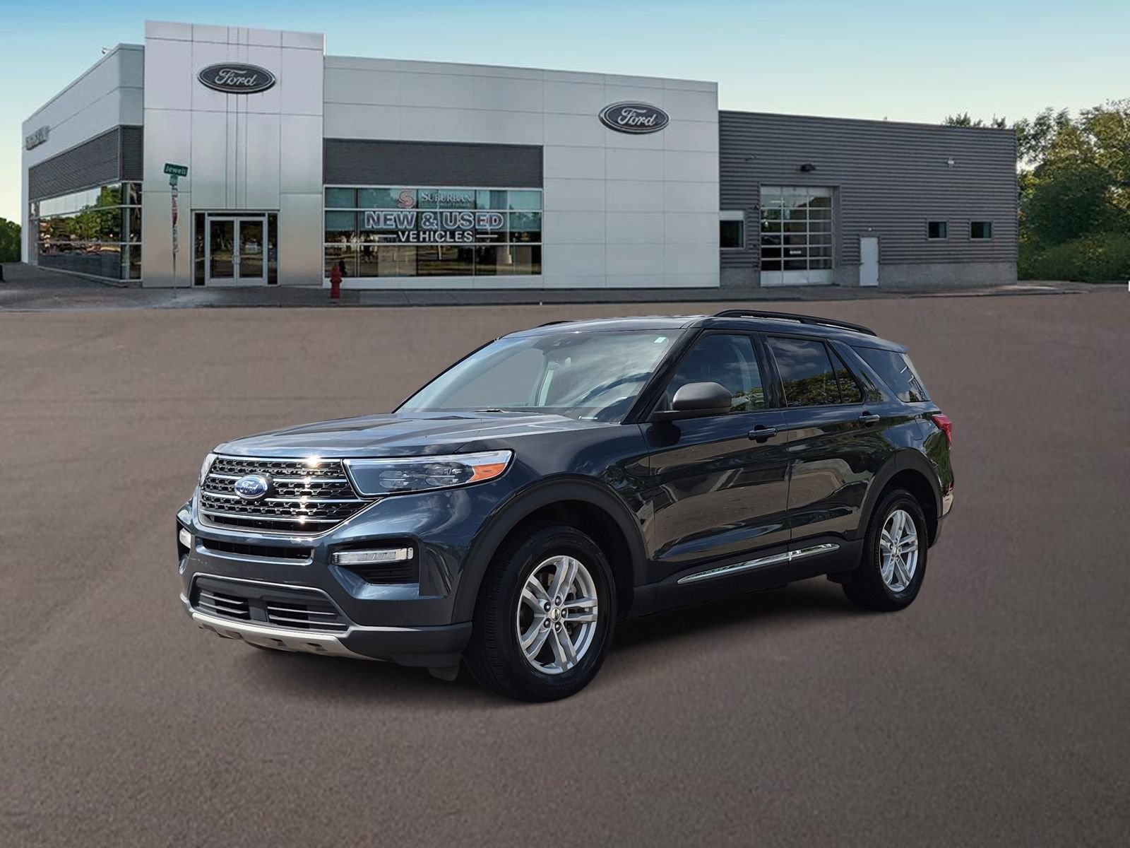 Used 2023 Ford Explorer XLT w/ Equipment Group 202A AWD/4WD image 5