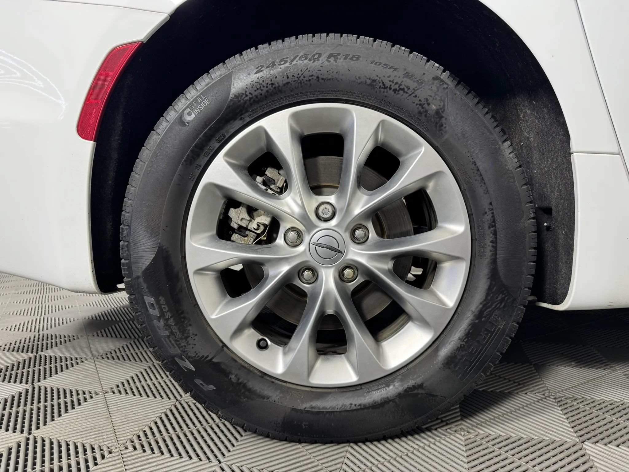 Used 2024 Chrysler Pacifica Touring-L AWD/4WD image 46