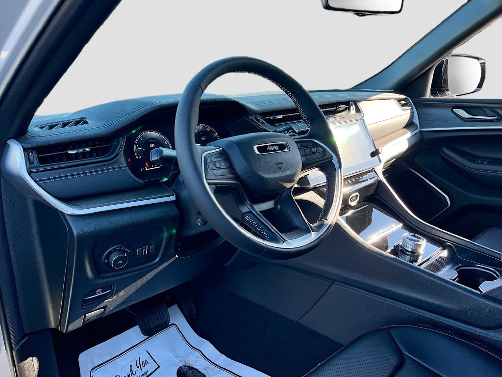 New 2026 Jeep Grand Cherokee Limited w/ Luxury Tech Group II RWD image 9