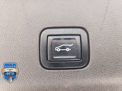 Certified 2022 GMC Yukon Denali RWD image 6