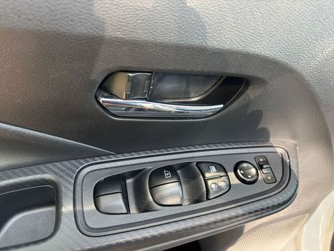 Used 2025 Nissan Versa SV FWD image 18